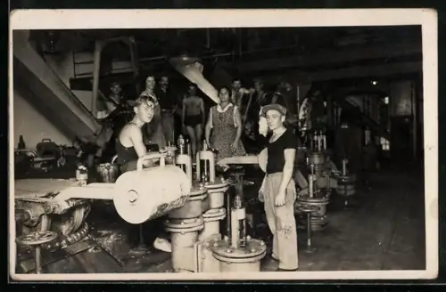 Foto-AK Fabrikarbeiter im Dezember 1932