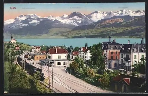 AK Stäfa, Eisenbahn im Bahnhof, Ortspanorama mit Mürtschenstock und Schienberg