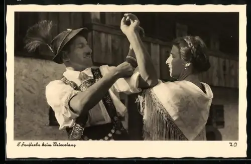 AK Paar in Tracht beim Steirertanz