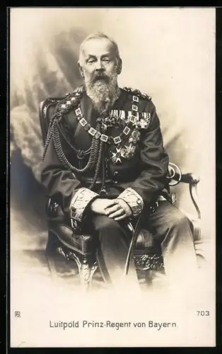 AK Prinzregent Luitpold von Bayern in Uniform auf einem Stuhl