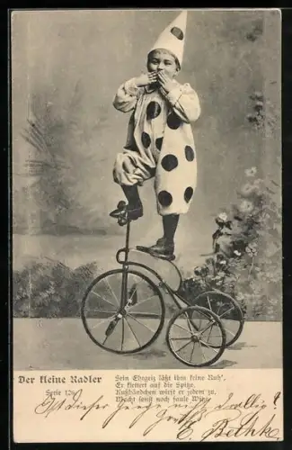 AK Kleiner Harlekin steht auf einem Dreirad