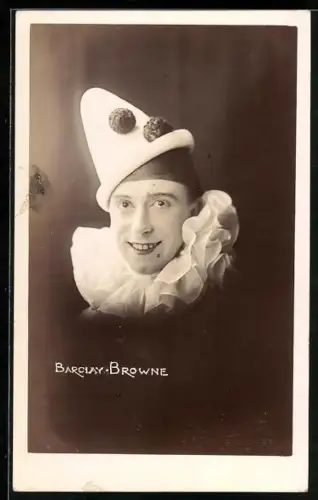 AK Barclay Browne im Harlekinskostüm