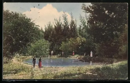 AK Magoje, Teich mit Einheimischen