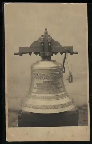 Foto-AK Stockerau, Unterzögersdorf, Neue Glocke, gewidmet von den Hausbesitzern u. Jagdgesellschaft der Gemeinde