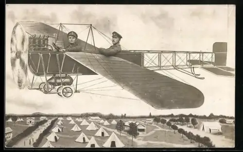 Foto-AK Zwei uniformierte Soldaten fliegen über die Studiokulisse eines Feldlagers