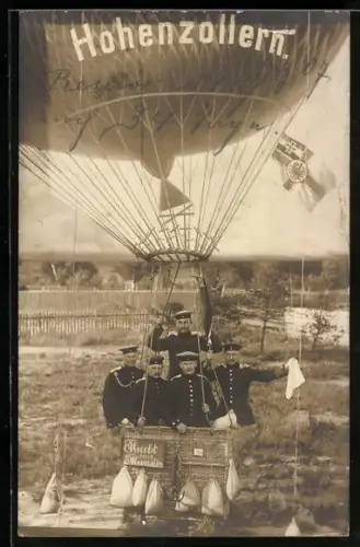 Foto-AK Soldaten bei einer Heissluftballon Kulisse, Flucht aus Munster