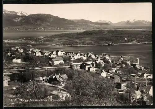 AK Stokmarknes i. Vesteralen, Ortsansicht aus der Vogelschau