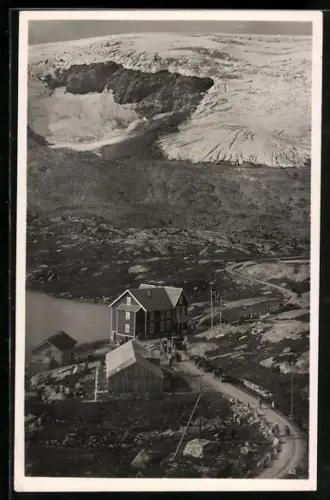 AK Geiranger, Hotel Djupvashytten mit Autos