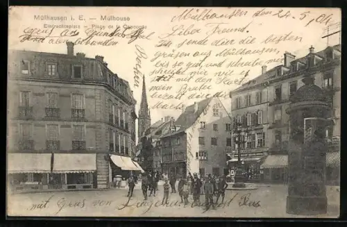 AK Mulhouse, Place de la Concorde avec passants et bâtiments historiques