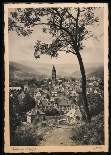 AK Münster /Elsass, Vue du village avec église et paysage vallonné en arrière-plan