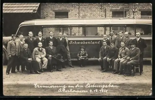 Foto-AK Oberhausen /Augsburg, Gruppenfoto vor einem Schwabenland-Bus