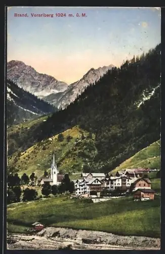 AK Brand /Vorarlberg, Ortsansicht mit Kirche und Bergpanorama