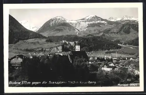AK Bludenz /Vorarlberg, Panorama mit Kirche und Bergkulisse