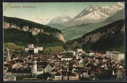AK Feldkirch /Vorarlberg, Panorama mit Stadt und Burg