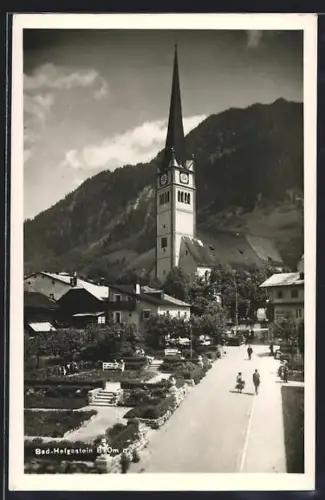 AK Bad Hofgastein, Kirche mit Promenade und Bergpanorama