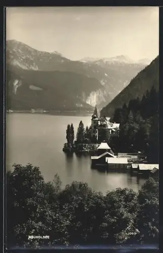 AK Grundlsee, Seepanorama mit Schloss und Bootshäusern