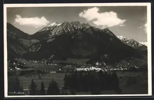 AK Bludenz, Panorama mit Kirche und Bergmassiv