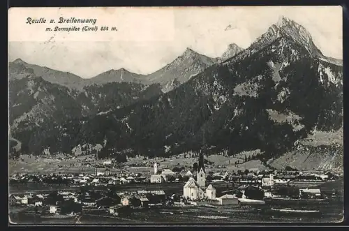 AK Reutte /Tirol, Kirchen vor Bergpanorama