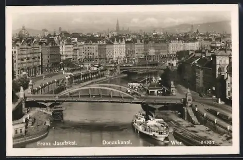 AK Wien, Franz-Josefs-Kai am Donaukanal, Brücken und Ausflugsschiff