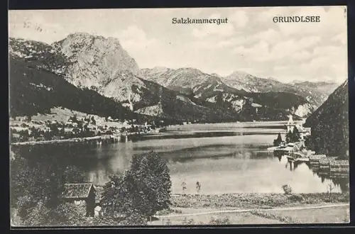 AK Grundlsee /Salzkammergut, Panorama mit See und Ort