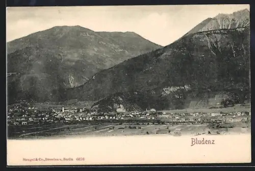 AK Bludenz, Ortsansicht mit Kirche und Bergkulisse