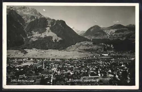 AK Bludenz /Vorarlberg, Panorama mit Kirchen und Bergkulisse