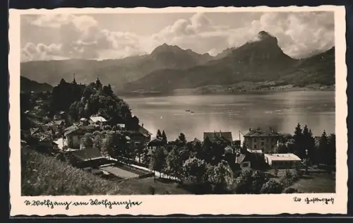 AK St. Wolfgang /Salzkammergut, Panorama mit See, Ort und Kirche