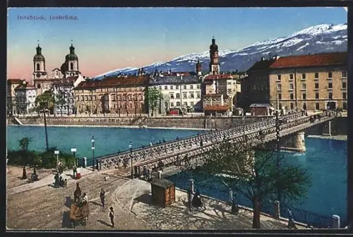 AK Innsbruck, Innbrücke, Stadtpanorama mit Kirchen und Bergkulisse