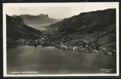 AK Unterach /Salzkammergut, Fliegeraufnahme mit See und Ort