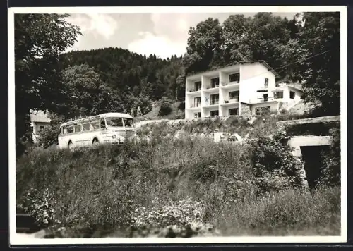 AK Dellach a. Millstättersee, Pension Haus Waltl mit Bus