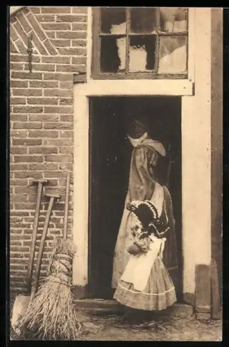 AK Blaricum /Gooi, Ältere Frau mit Mädchen an der Hand