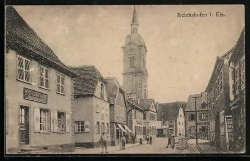 AK Reichshofen i. Els., Strassenpartie mit Gasthaus