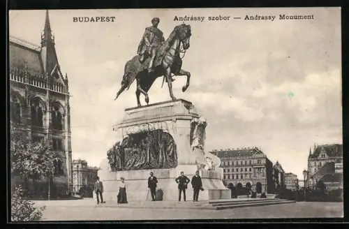 AK Budapest, Andrassy-Monument mit Passanten