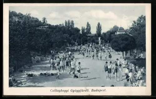 AK Budapest, Csillaghegyer Heilbad mit Badegästen