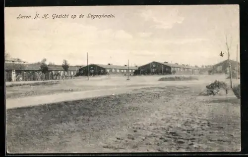 AK Laren /N. H., Gezicht op de Legerplaats