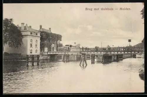 AK Muiden, Brug met sluishuis