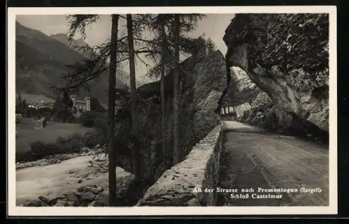 AK Promontogno, Strassenpartie mit Schloss Castelmur