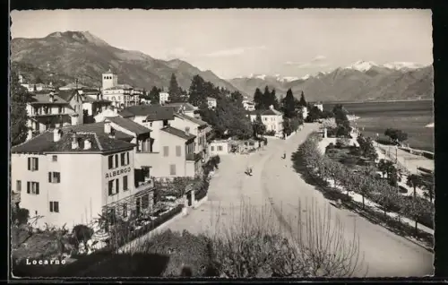 AK Locarno, Uferstrasse mit Ort aus der Vogelschau, Albergo