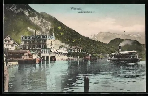 AK Vitznau, Landungsplatz mit Dampfer, Panorama vom Wasser