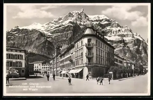 AK Glarus, Bahnhofstrasse und Burgstrasse mit Wiggis
