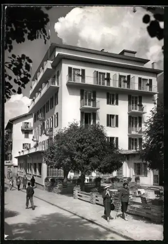 AK Zermatt, Hotel National-Bellevue mit Strasse