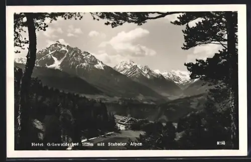 AK Igls, Hotel Grünwalderhof mit Stubaier Alpen