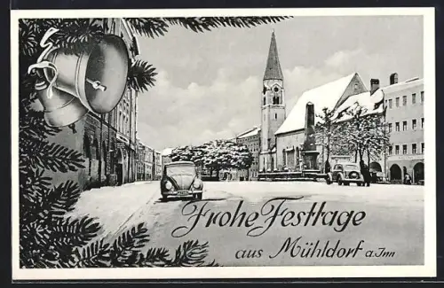 AK Mühldorf a. Inn, Verschneiter Stadtplatz mit Kirche und festlichem Schmuck