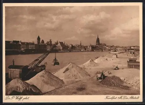 AK Frankfurt a. M., Altstadt, Mainufer mit Sandlager und Kran, Prof. Dr. Paul Wolff phot.
