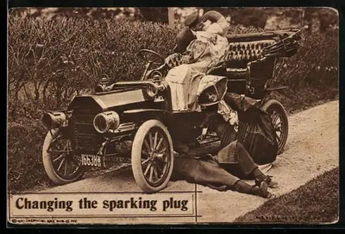 AK Reparatur der Zündung bei einem Automobil, auf dem Rücksitz küssendes Paar