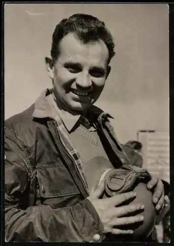 AK Portrait von Vladimir Sedina, Sieger im Motorrad-Rennen