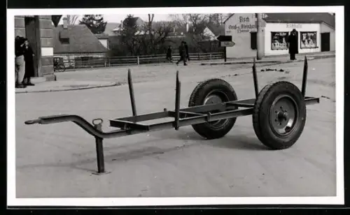 Foto-AK Sattelschlepper zum Transport von Baumstämmen, 1950, Lastkraftwagen