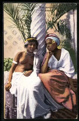 AK Les amoureux, Arabischer Mann und Frau mit nackter Brust