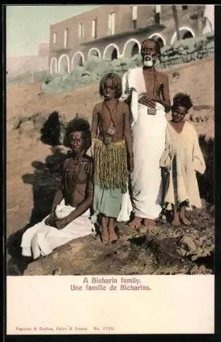 AK Une famille Bicharins, a Bisharin Family