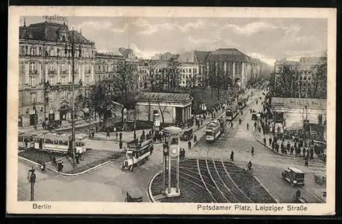 AK Berlin-Tiergarten, Strassenbahnen am Verkehrszentrum auf dem Potsdamer Platz